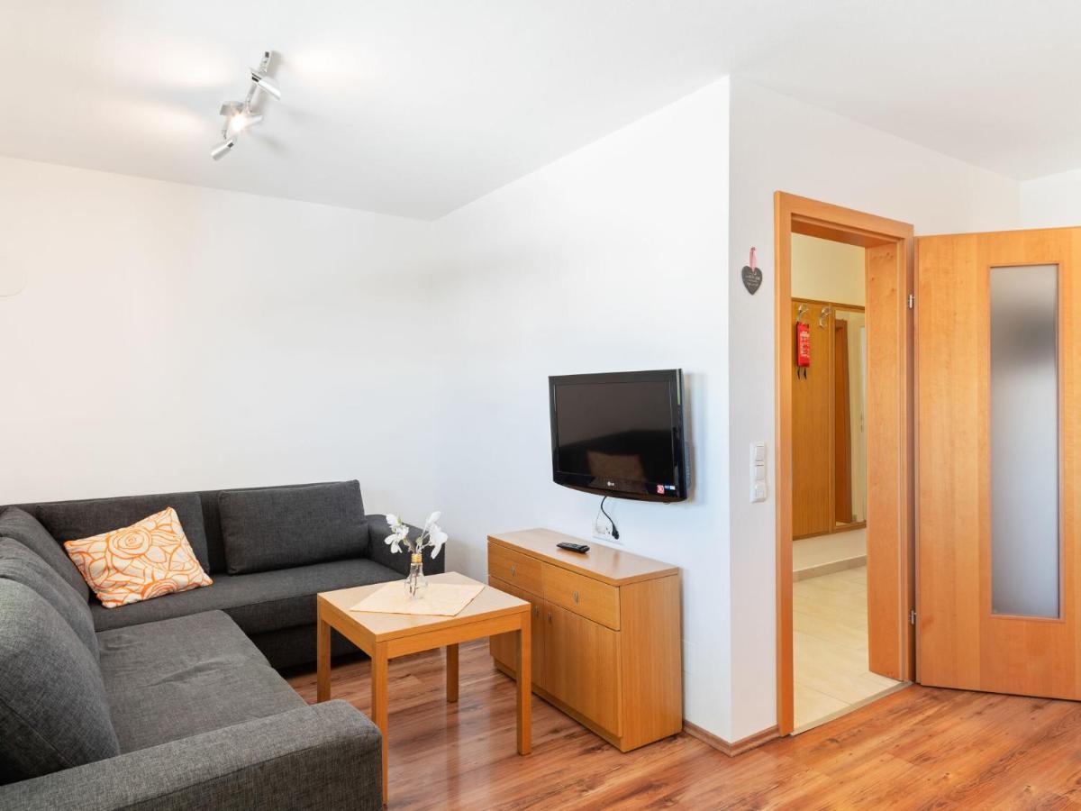 Elegant Apartment In Saalfelden With Balcony Eksteriør bilde
