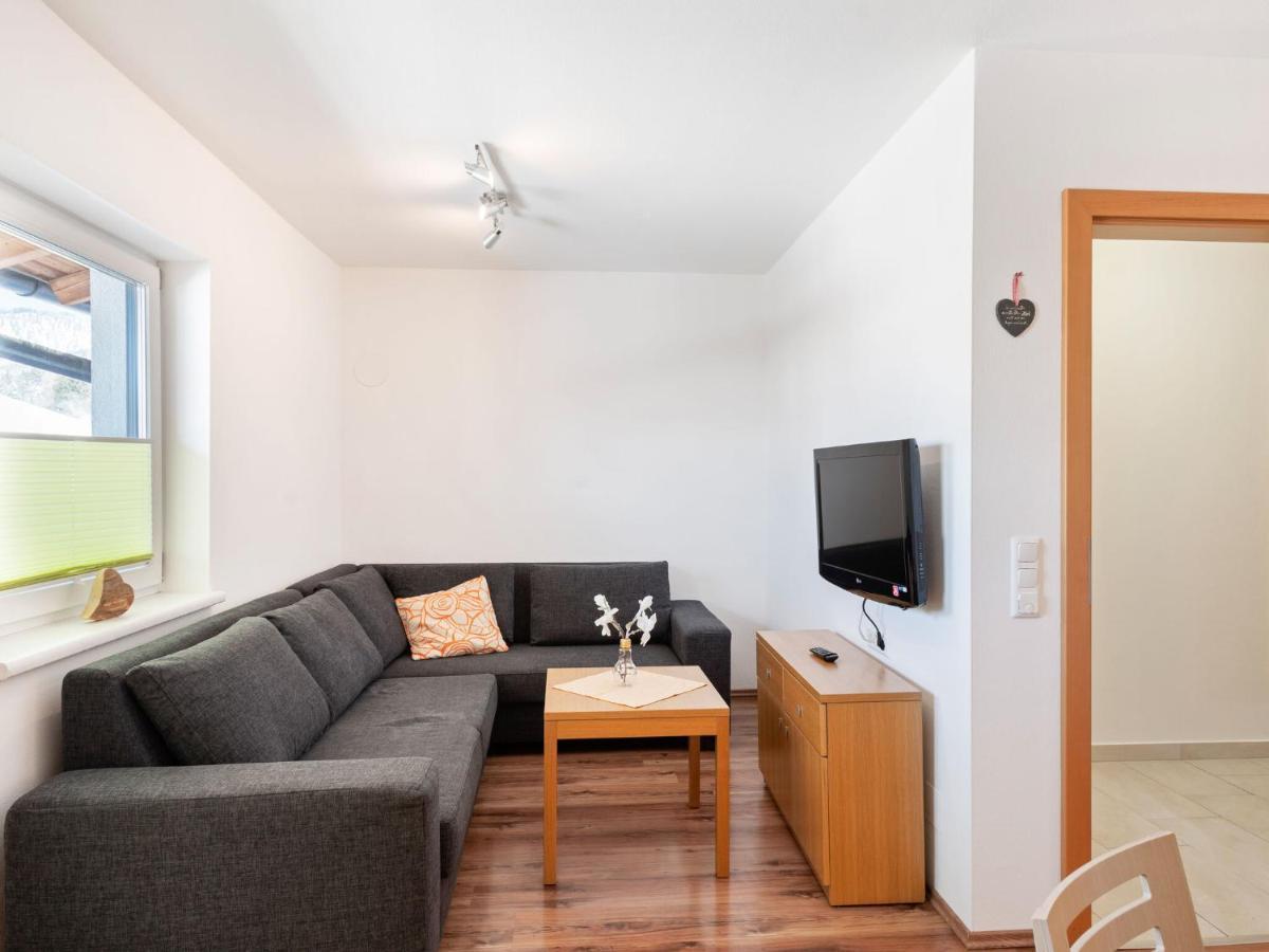 Elegant Apartment In Saalfelden With Balcony Eksteriør bilde