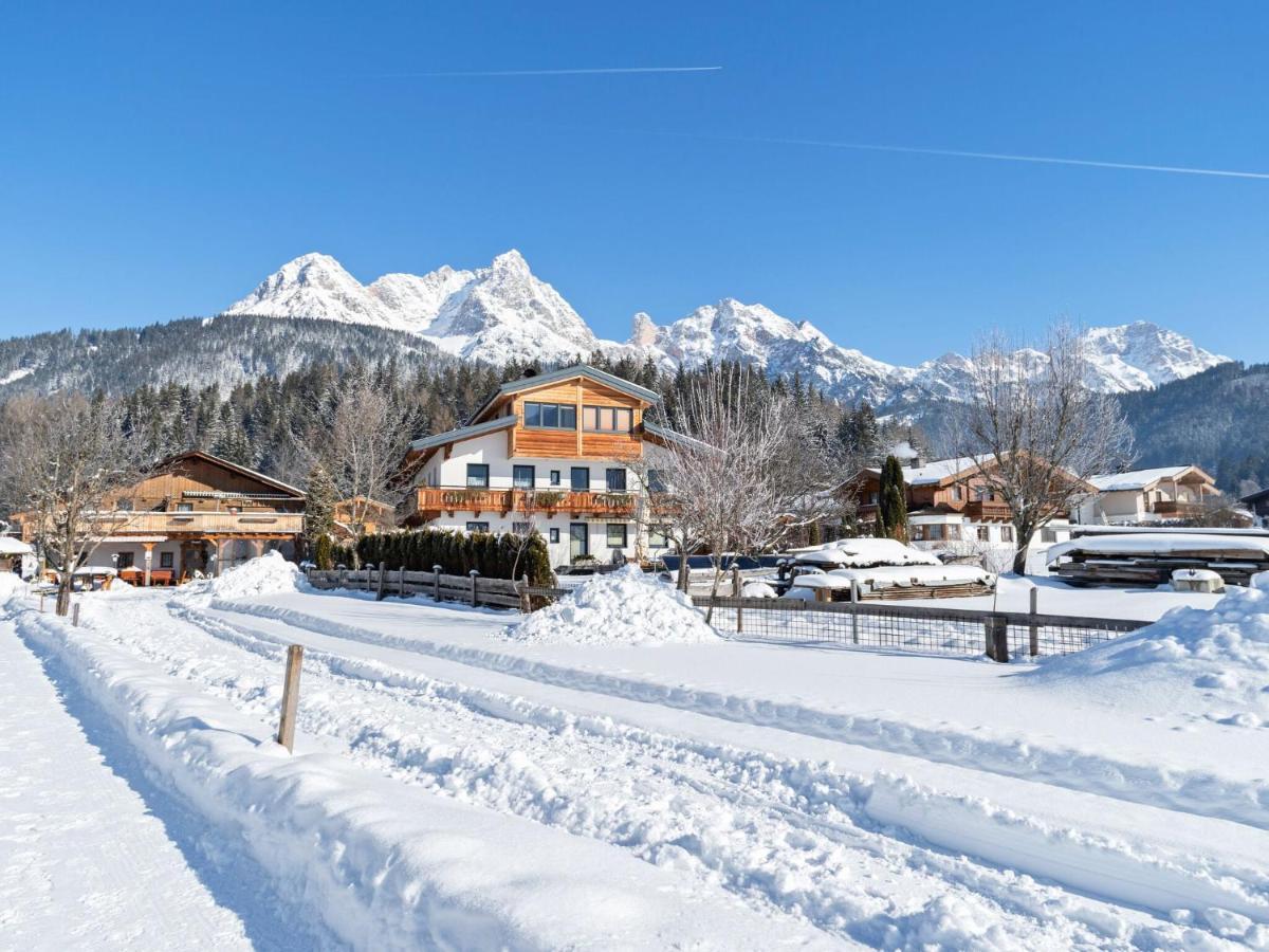 Elegant Apartment In Saalfelden With Balcony Eksteriør bilde