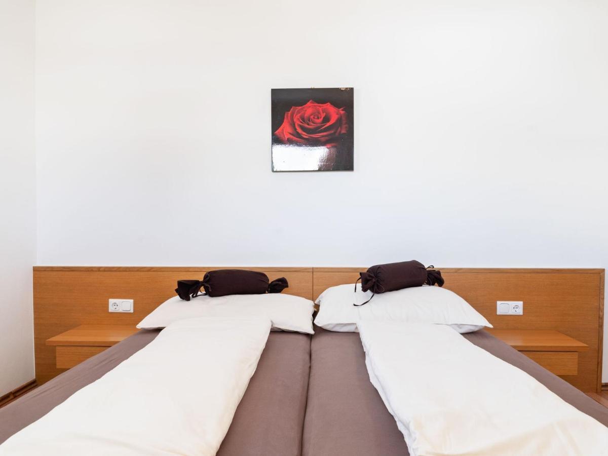 Elegant Apartment In Saalfelden With Balcony Eksteriør bilde